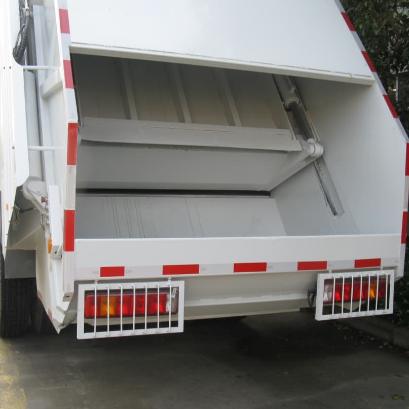 Camion à ordures compacteur SINOTRUK HOWO 6X4 20CBM pour l'Afrique