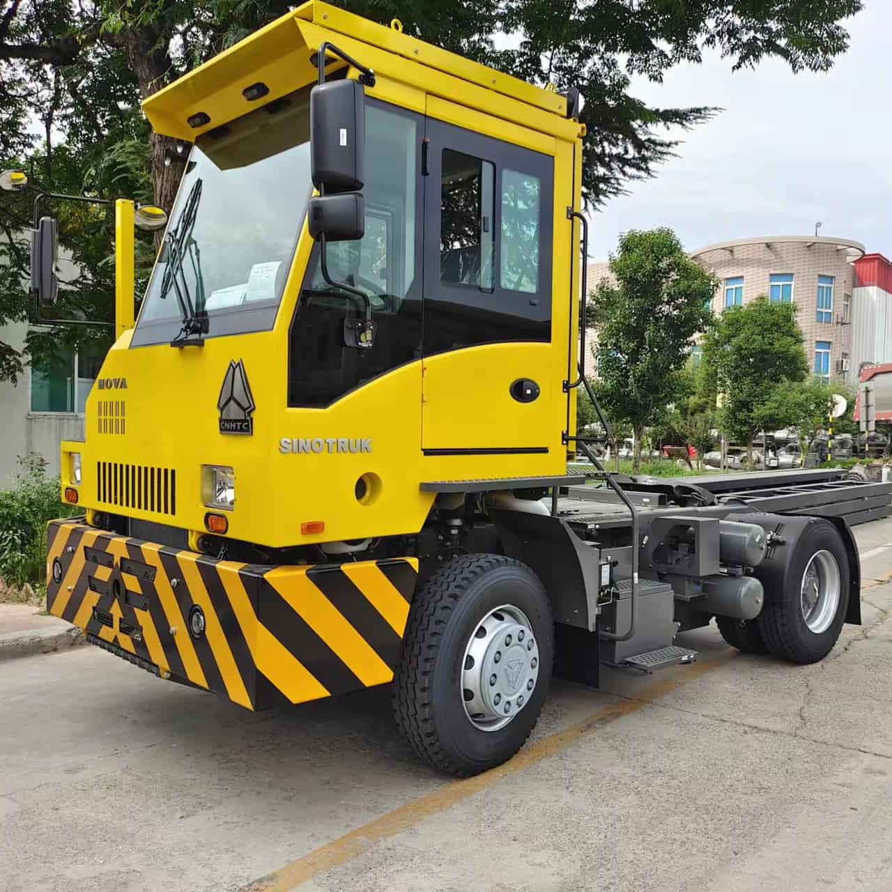 Sinotruk Hova 4x2 Terminal Port Horse Tractor Truck 2 