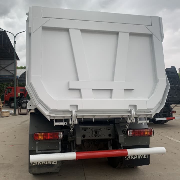 Sinotruk Howo 6x4 Drive Drin Truck en stock pour la Tanzanie 4