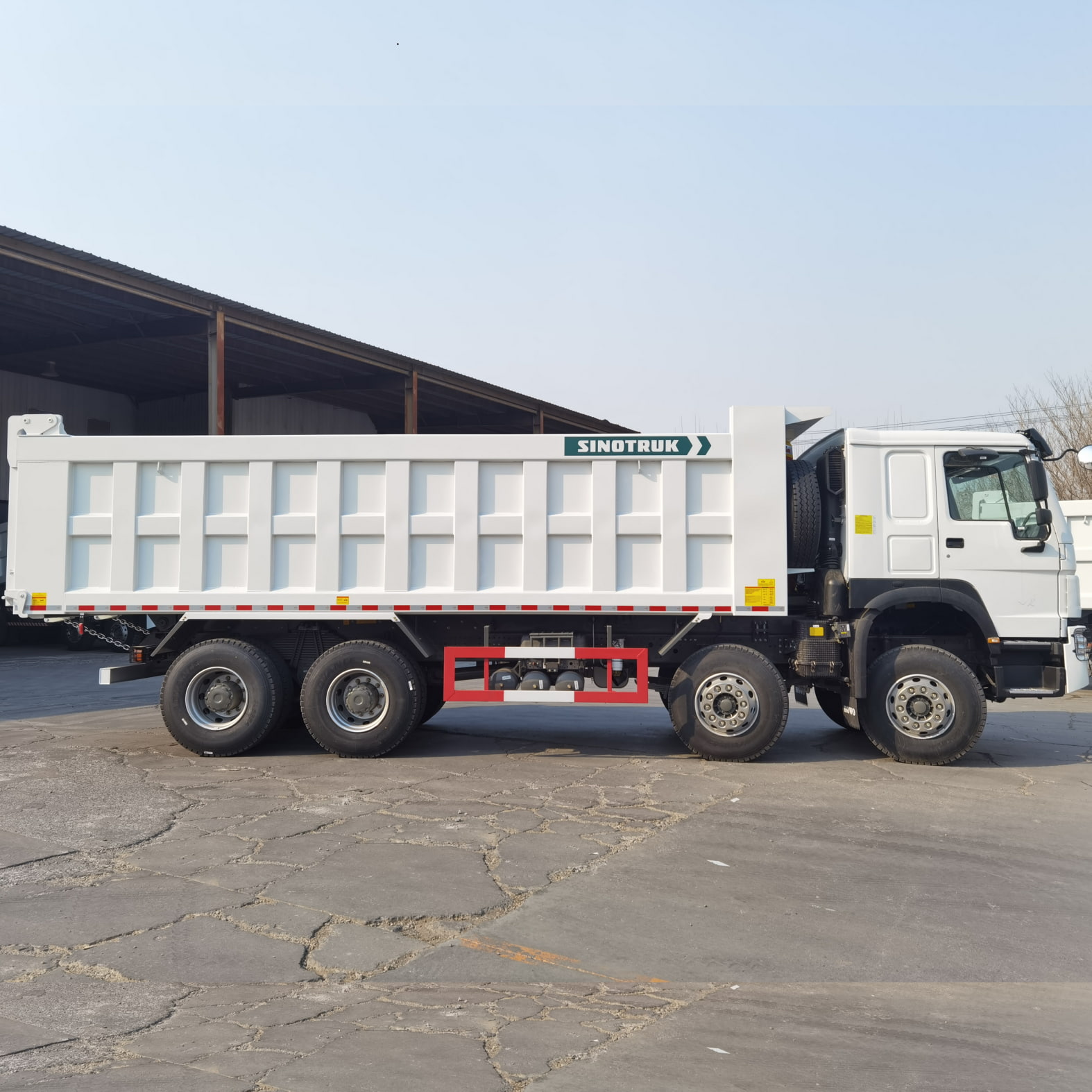 Howo 8x4 Dump Tipper Truck en stock pour le Congo