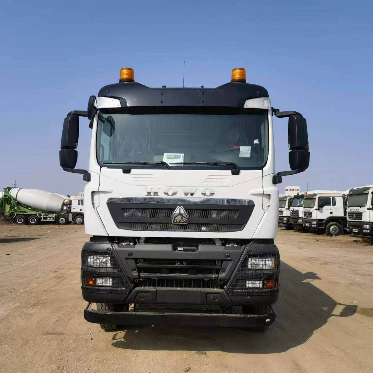 Sinotruk Howo TX 8x4 Camion-benne
