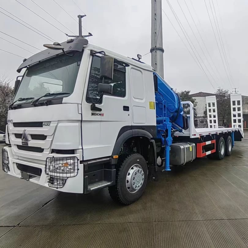 Howo 6x4 8T Camion à plate de grue pliée avec échelle hydraulique
