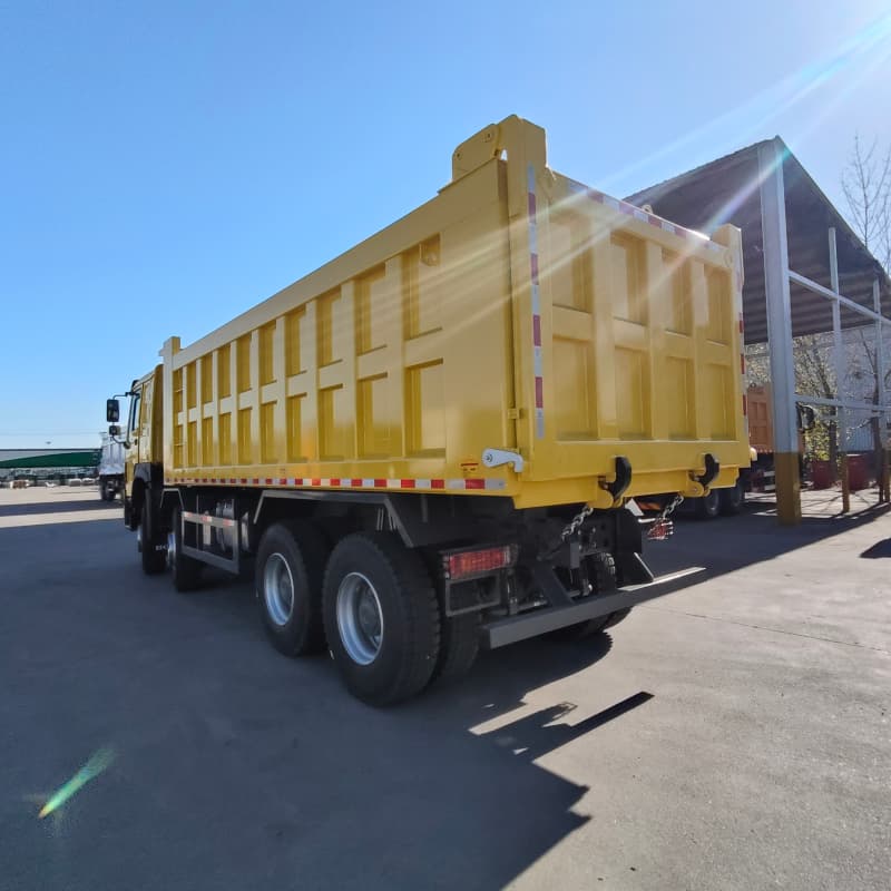 Howo 8x4 25cbm Dump Tipper Truck pour Tanzanie en stock