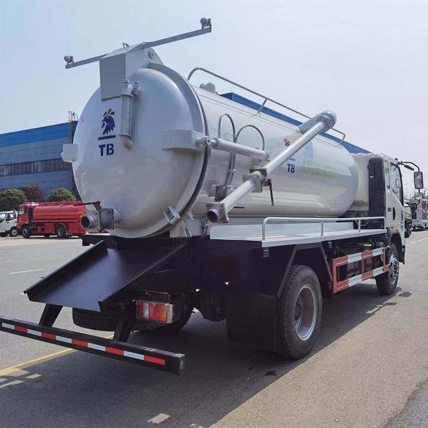 SINOTRUK HOWO 4X2 5000 litres de camion d'aspiration des eaux usées