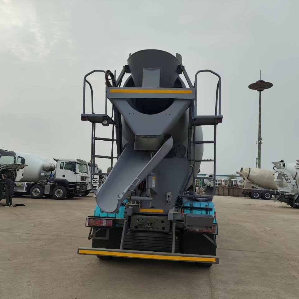 Camion malaxeur à béton SITRAK 6X4 10CBM 5