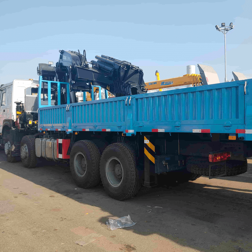 Camion-grue plié SINOTRUK HOWO 8X4 43T 