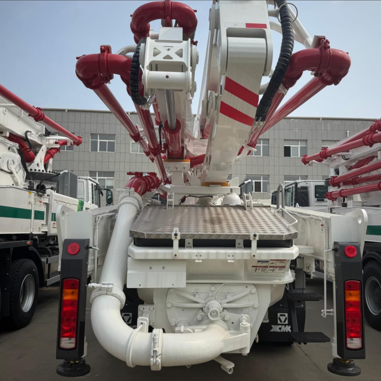 Howo TX 6X4 42M XCMG BUCKER PUMP TRUCH EN ALGERIE