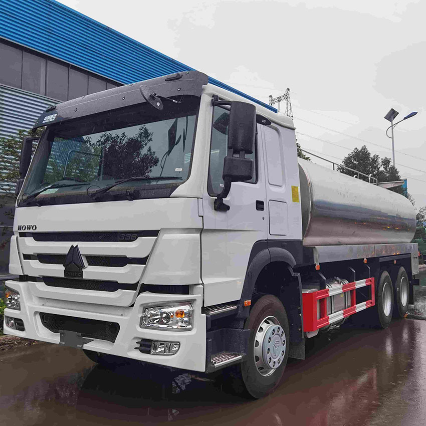 Sinotruk Howo 6x4 20000 litres Camion-citerne à lait en acier inoxydable 6 