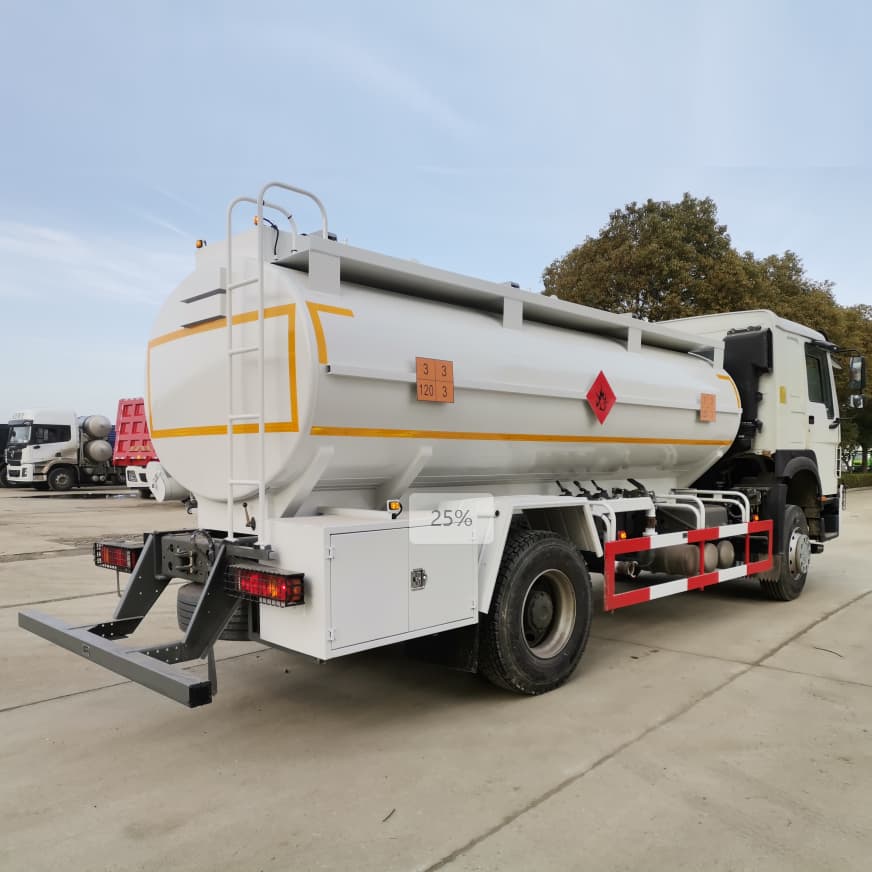 Howo 4x2 12000 litres camion de transport de réservoir de carburant