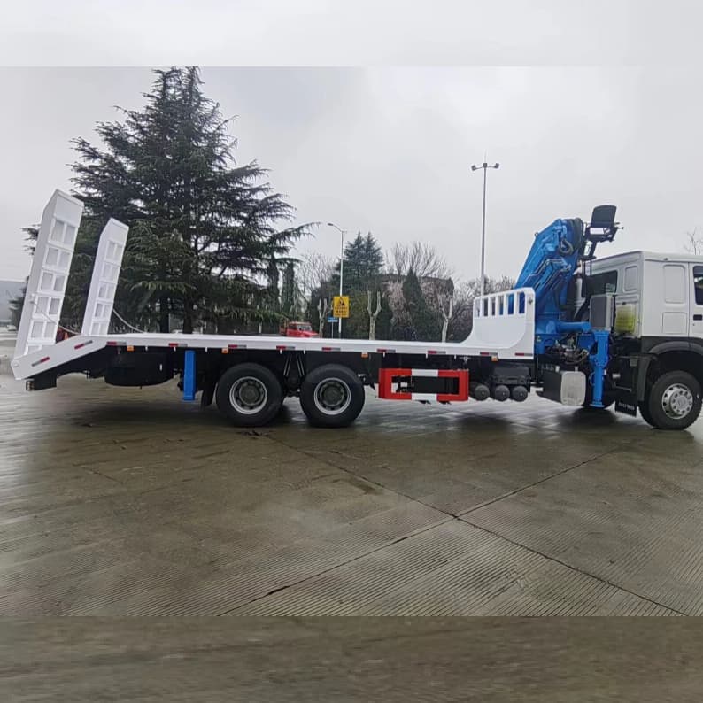 Howo 6x4 8T Camion à plate de grue pliée avec échelle hydraulique