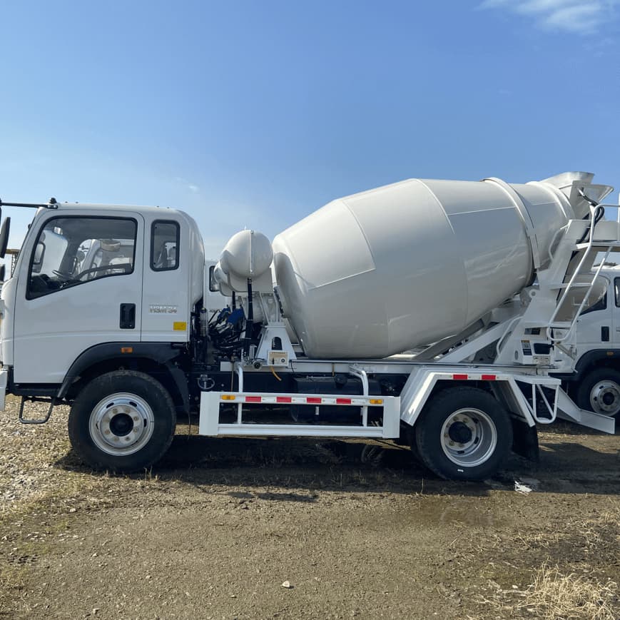 Camion malaxeur &agrave; b&eacute;ton SINOTRUK HOWO 4X2 5CBM