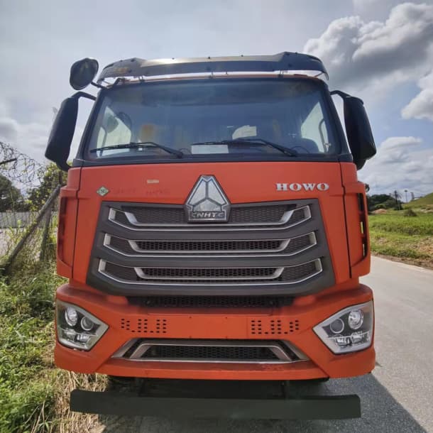 Sinotruk Howo TX NX 8X4 Camion-benne en stock