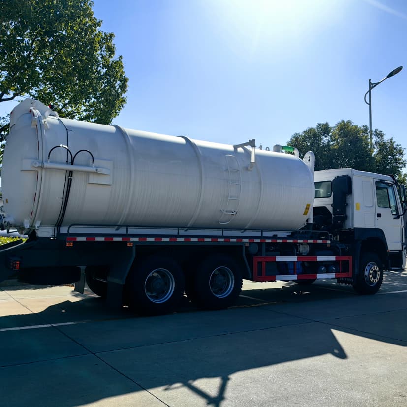 Howo 6x4 20cbm SEWAREAT AUSSIR TRUCK POUR ZAMBIE