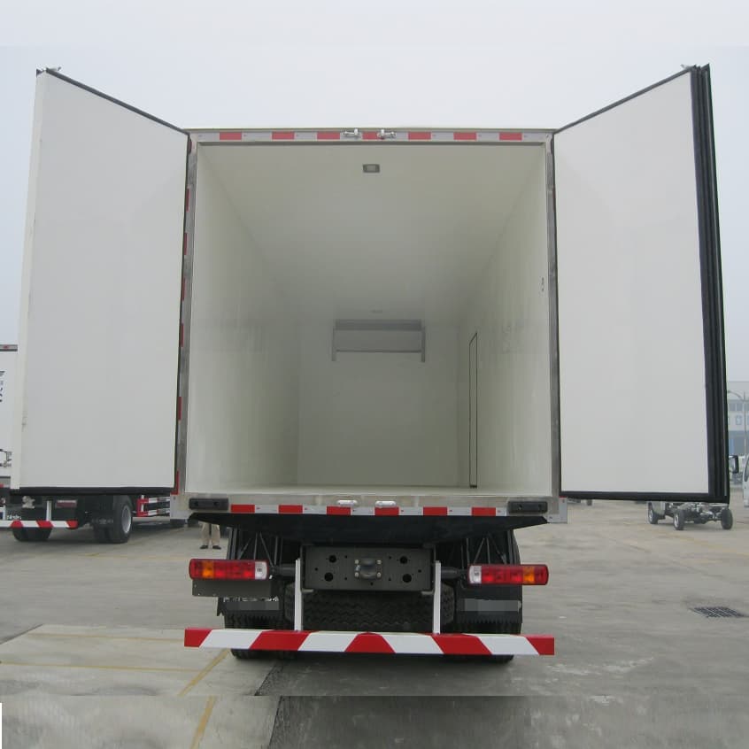 Camion de refroidissement du réfrigérateur Howo 8x4 30T