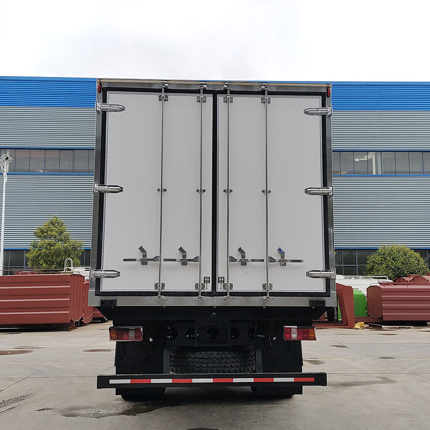 Camion frigorifique léger HOWO 4X2 5T