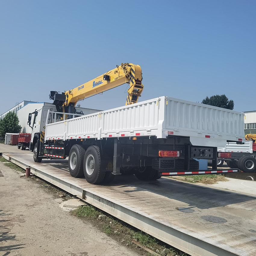Camion-grue télescopique SINOTRUK HOWO 6X4 12T