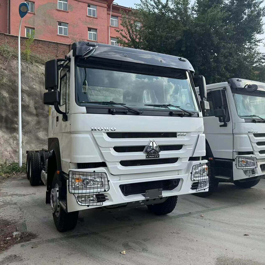 Sinotruk Howo 6x4 Tracteur Camion à droite en stock