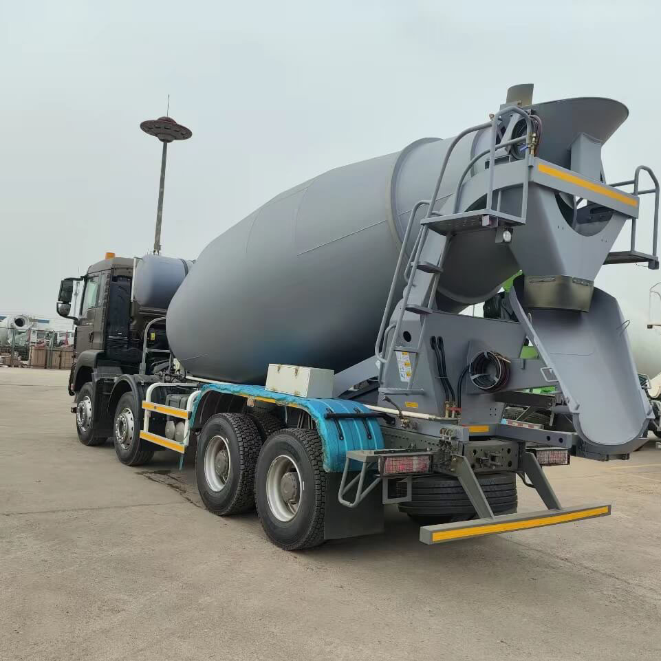 SITRAK 8X4 12 CBM CHETTE BTTE TRUCK 4