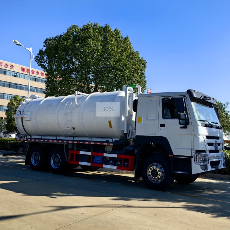 Camion d'aspiration des eaux usées HOWO 6X4 20CBM pour la Zambie 5 - 副本