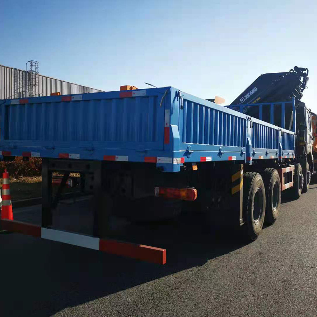 Camion-grue plié SINOTRUK HOWO 8X4 43T 3