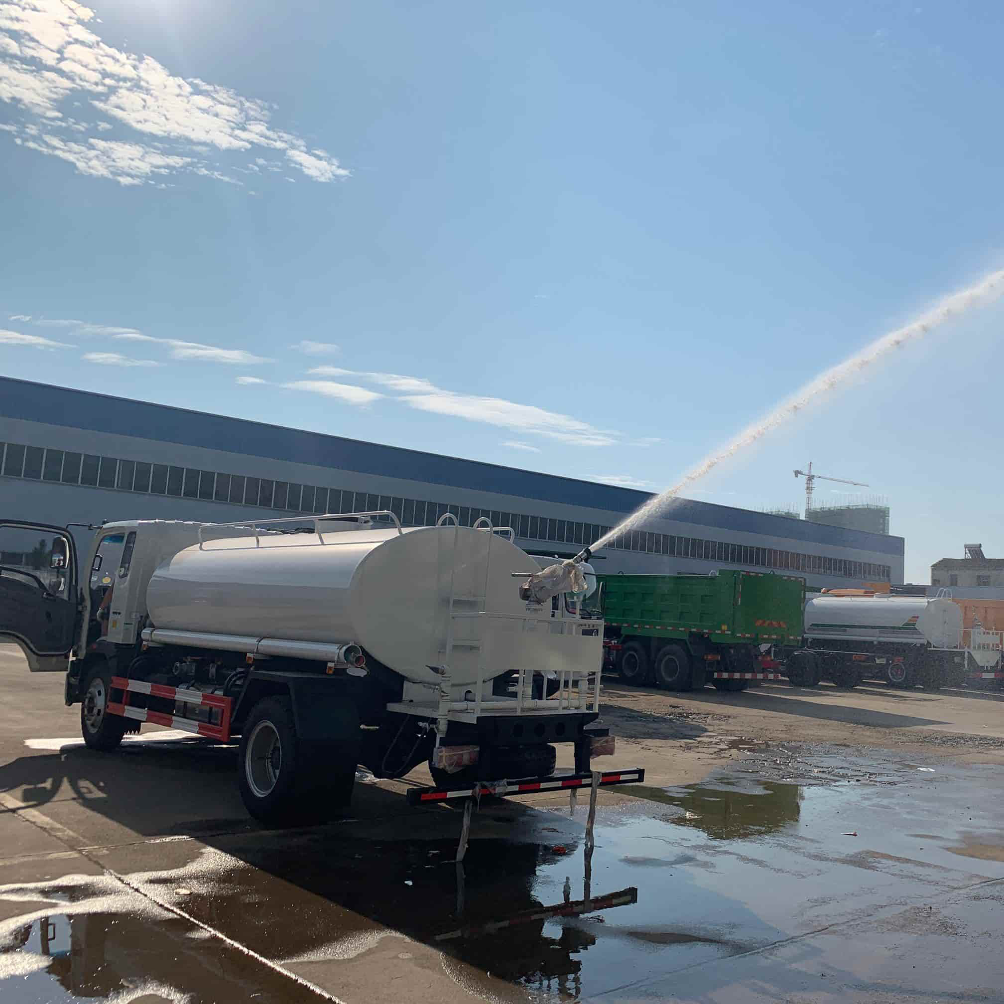 SINOTRUK HOWO 4X2 5000 litres de camion-citerne d'eau 6