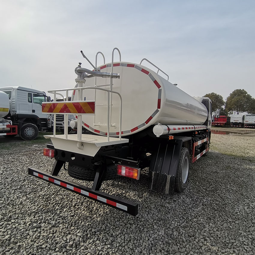 SINOTRUK HOWO 4X2 5000 litres de camion-citerne d'eau 5