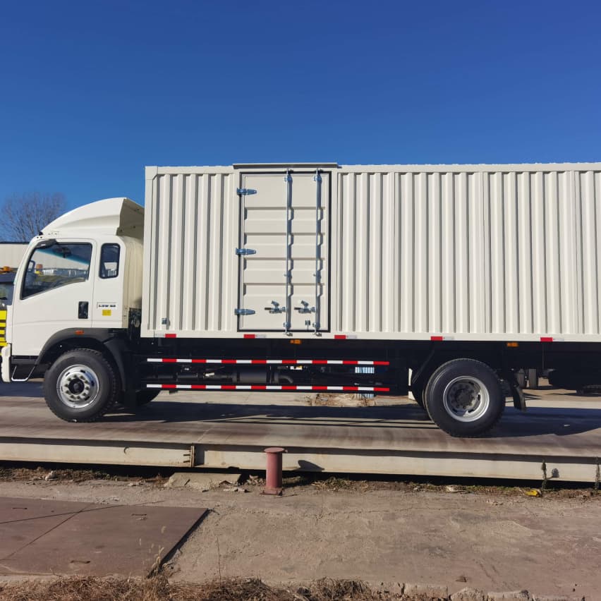 Camion de cargaison Howo 8T 10T Van Box
