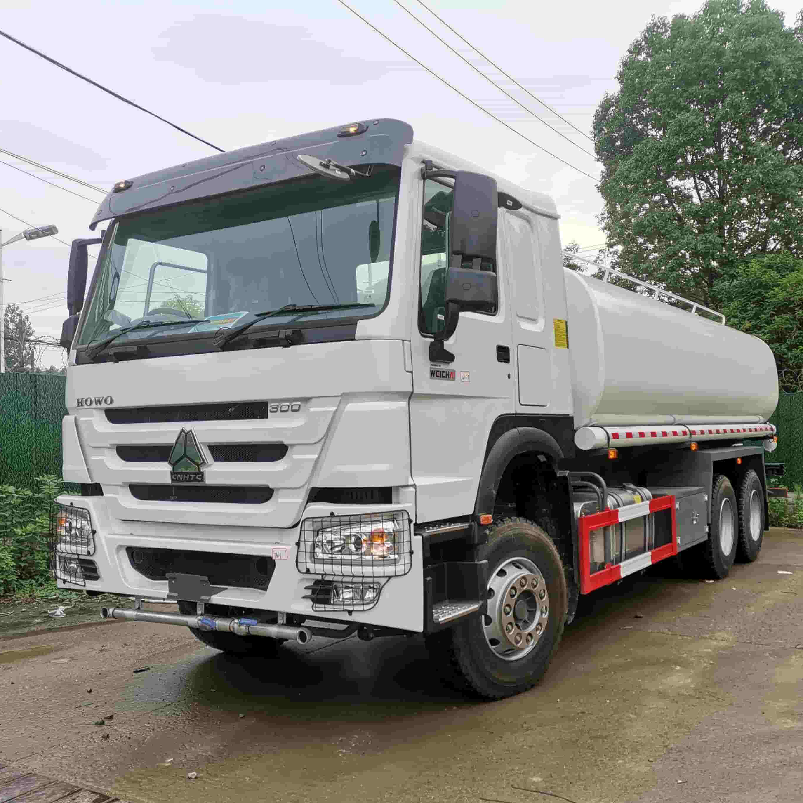 Sinotruk Howo 6x4 20000 litres camion &agrave; p&eacute;troliers 