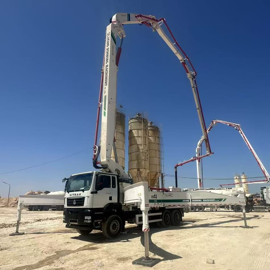Camion de pompe &agrave; fl&egrave;che mont&eacute; Sinotruk 62m