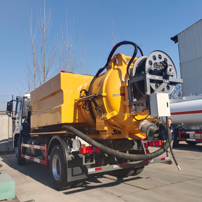 Sinotruk Howo nx 6x4 18cbm sous vide et camion de nettoyage