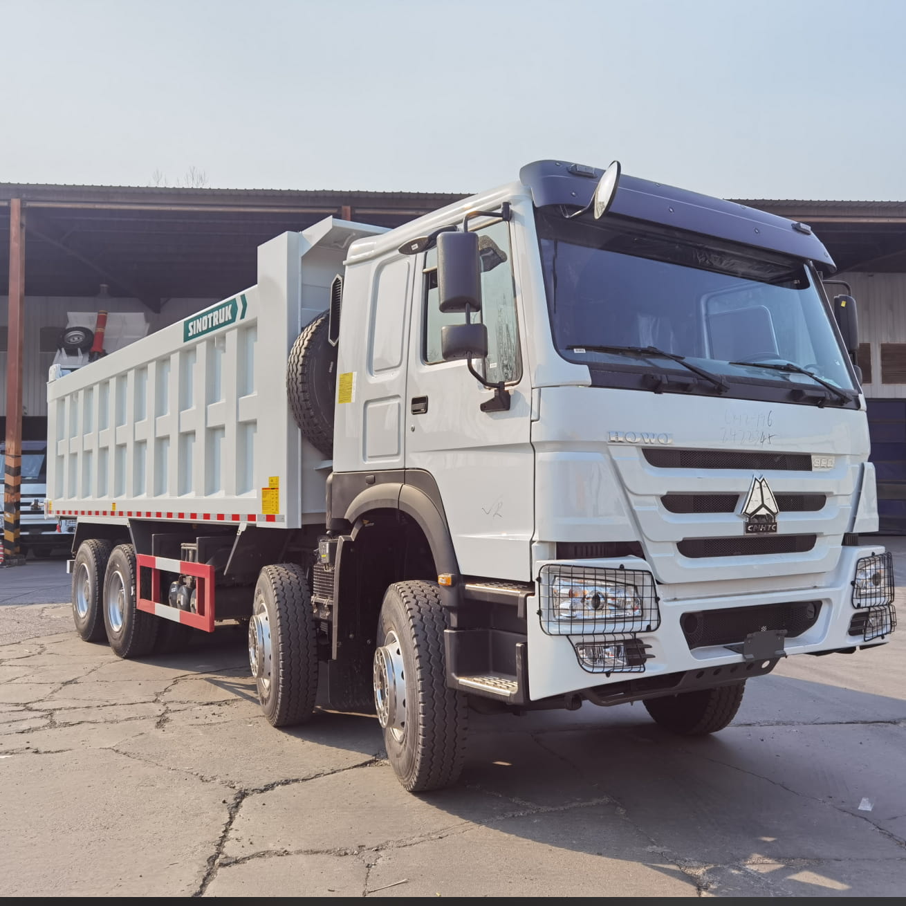 Howo 8x4 Dump Tipper Truck en stock pour le Congo