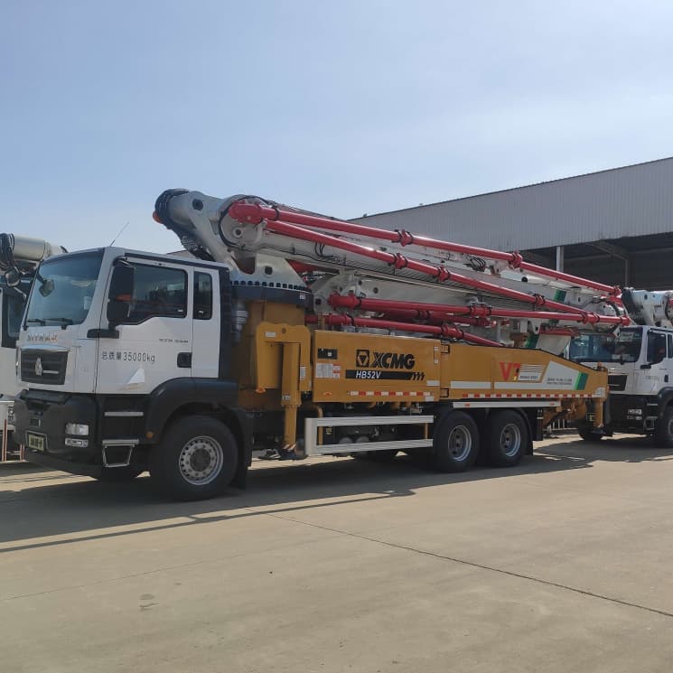 Sinotruk 37m 42m Moux de béton monté Boom Pump Pump Camion 6 