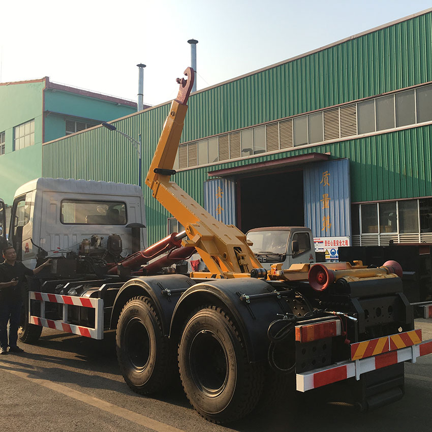 Camion à ordures d'ascenseur de crochet de SINOTRUK HOWO 6X4 4