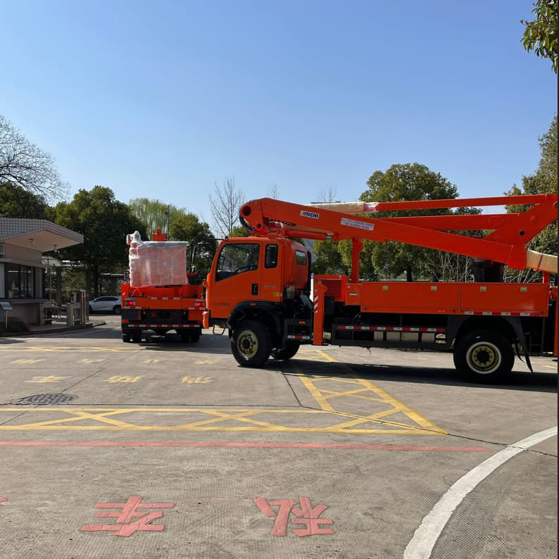 Camion de plate-forme de travail a&eacute;rien d'isolation Howo 4x4