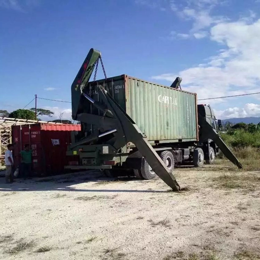 Camion-grue à levage latéral SINOTRUK HOWO 8X4 pour 20GP