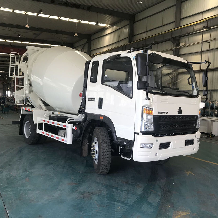 Camion malaxeur &agrave; b&eacute;ton SINOTRUK HOWO 4X2 5CBM