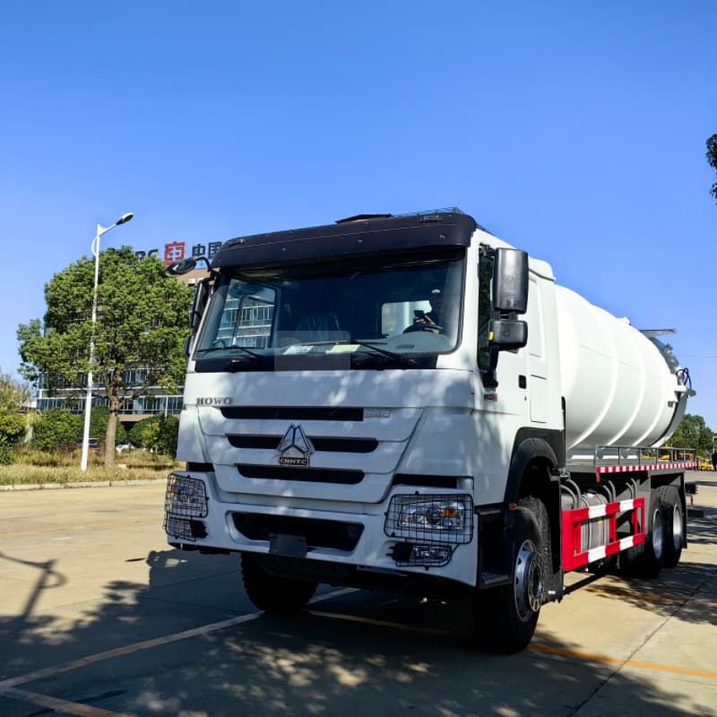 Camion d'aspiration des eaux usées HOWO 6X4 20CBM pour la Zambie 6
