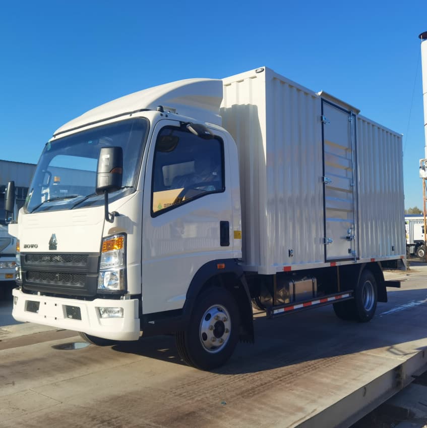 Camion de bo&icirc;te de fourgon Howo 5T