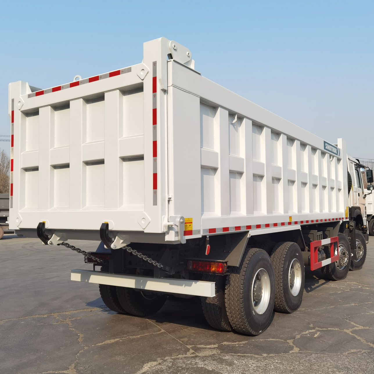 Howo 8x4 Dump Tipper Truck en stock pour le Congo