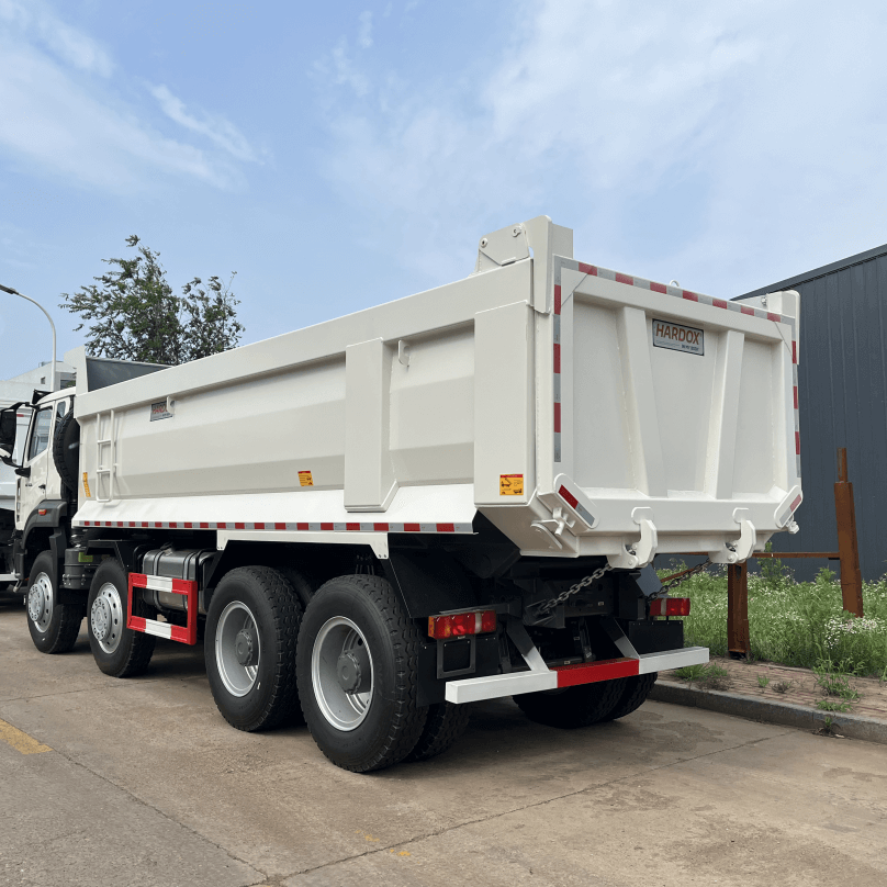 Camion à benne basculante SINOTRUK HOWO TX 8X4 en stock 3