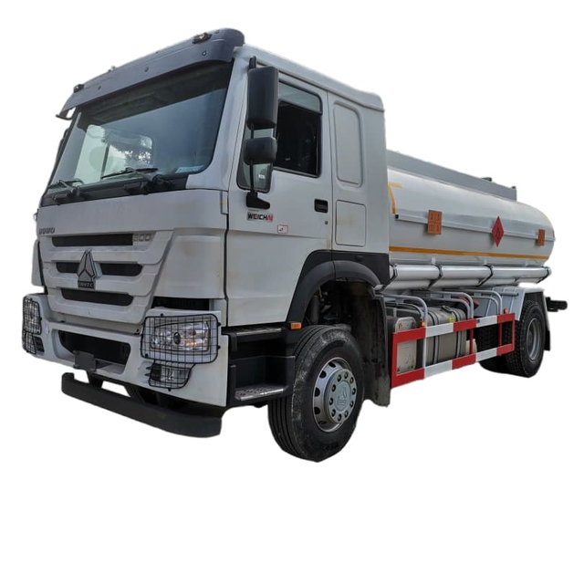 Howo 4x2 12000 litres camion de transport de réservoir de carburant