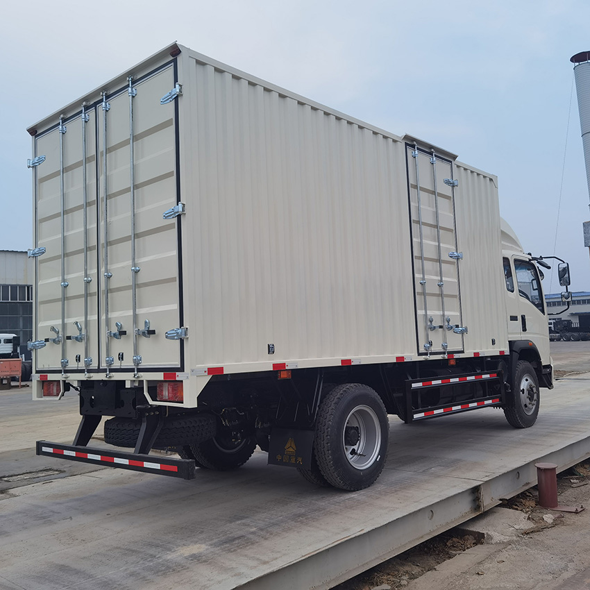 Camion de fret de bo&icirc;te de fourgon de SINOTRUK HOWO 4X2 5T 5