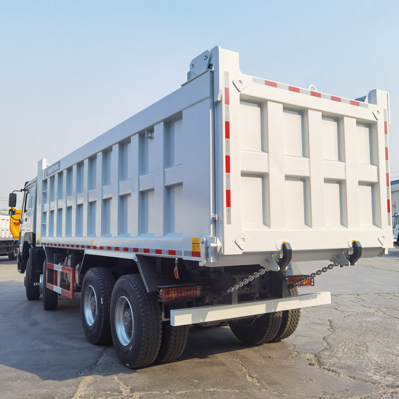 Howo 8x4 Dump Tipper Truck en stock pour le Congo