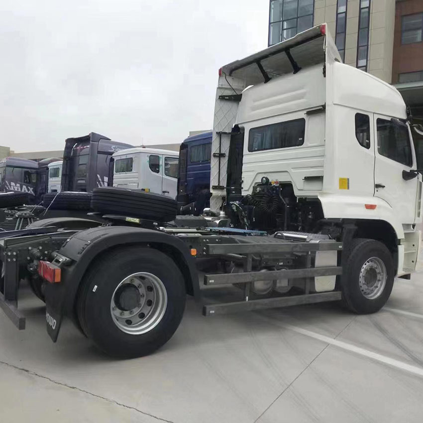Camion tracteur SINOTRUK HOWO NX 4X2 pour l'Arabie Saoudite 5